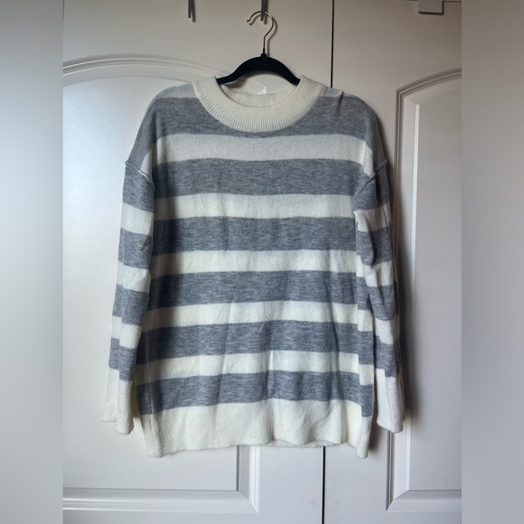 bécool Sweaters - Bécool soft striped sweater. US S/M. In grey and cream.